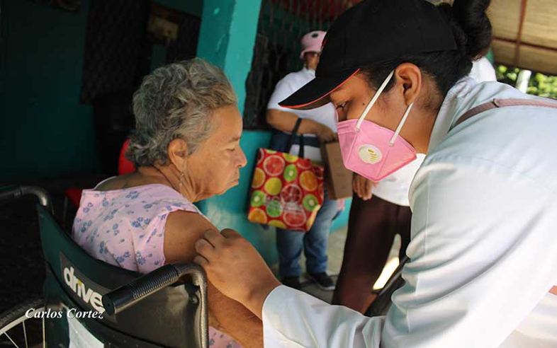 Health personnel carry out house to house vaccination